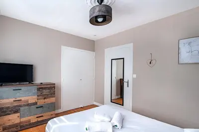 Télévision ou salle de divertissement dans l'établissement L'S-Kal-56, design et cosy !
