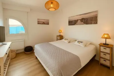 Un ou plusieurs lits dans un hébergement de l'établissement Piscine, lac et golf - Appartement Hollywood