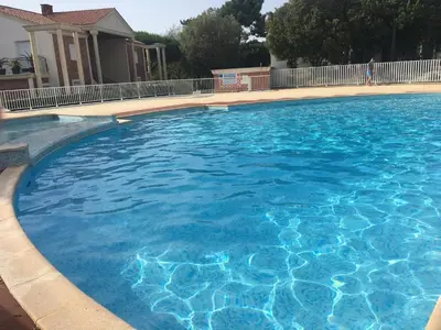 Piscine de l'établissement Piscine, lac et golf - Appartement Hollywood ou située à proximité
