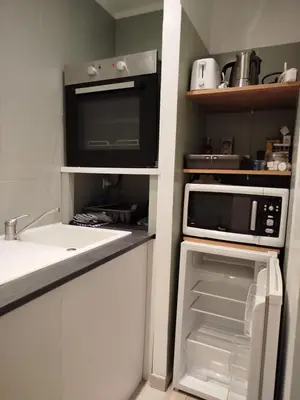 Cuisine ou kitchenette dans l'établissement Appartement 2 à 4 personnes à l'orée de l'ouin