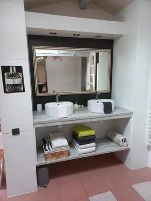 Salle de bains dans l'établissement Les hirondelles