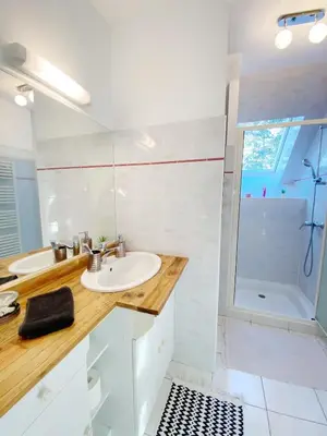 Salle de bains dans l'établissement Appartement au calme - T3, Ancenis, A11