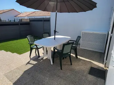Terrasse ou espace extérieur de l'établissement Maisonnette cosy à La Barre de Monts - 4 pers, parking - FR-1-540-326