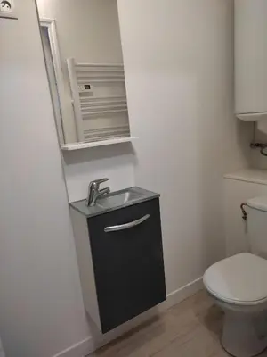 Salle de bains dans l'établissement Appartement Cozy avec Parking privé, Wifi & Linge, Check-in autonome