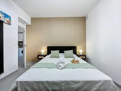 Un ou plusieurs lits dans un hébergement de l'établissement Holiday Home La Houle by Interhome