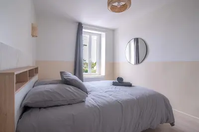 Un ou plusieurs lits dans un hébergement de l'établissement La Parenthèse - Proche Puy du Fo u - 2 appartements équipés et confortables au coeur des Herbiers