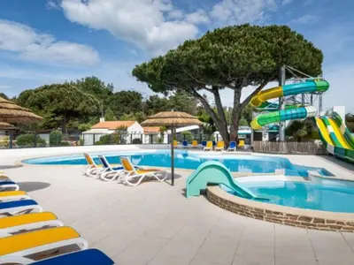 Piscine de l'établissement Chalet Premium avec Terrasse - 3 Chambres - API-1-52-907 ou située à proximité
