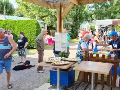 Clients de l'établissement Mobil-home 4 pers. avec terrasse à Notre-Dame-de-Monts - API-1-52-946