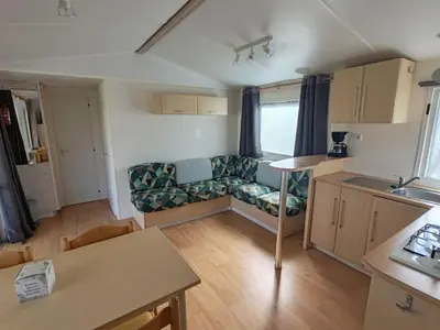 Cuisine ou kitchenette dans l'établissement Mobil-home 4 pers. avec terrasse à Notre-Dame-de-Monts - API-1-52-946
