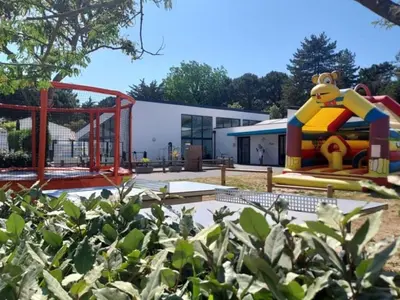 Aire de jeux pour enfants de l'établissement Mobil-home avec terrasse à Saint-Hilaire-de-Riez - API-1-52-917