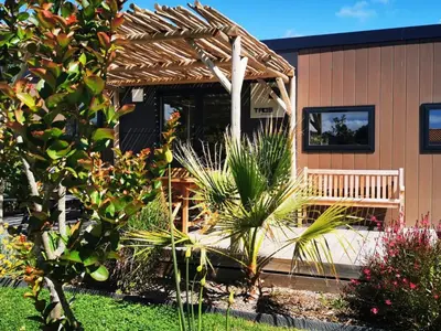Jardin de l'établissement Mobil Home Prestige avec Terrasse à Saint-Jean-de-Monts - API-1-52-1055