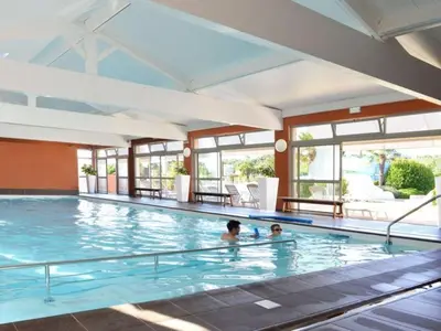 Piscine de l'établissement Mobil home à Saint-Jean-de-Monts avec terrasse - API-1-52-1099 ou située à proximité