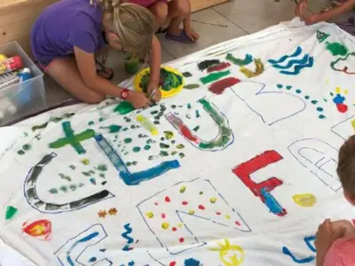 Enfants séjournant dans l'établissement Mobil-home de 30m² avec Terrasse, 2 Chambres à Saint-Jean-de-Monts - API-1-52-1121