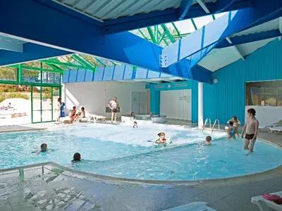 Piscine de l'établissement Chalet avec Accès Handicapé - Terrasse - API-1-52-1128 ou située à proximité