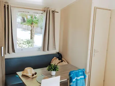 Coin salon dans l'établissement Mobil-home avec Terrasse, 25m², 4 personnes - API-1-52-1127
