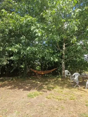 Jardin de l'établissement Domaine des 3 Arbres - Nature et tranquillité