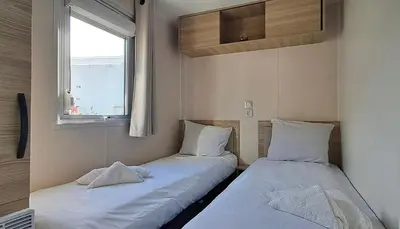 Un ou plusieurs lits dans un hébergement de l'établissement Les Pins Dorés- F125S - Clim- Animaux- Camping 4