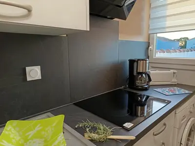 Cuisine ou kitchenette dans l'établissement Notre-Dame-de-Monts - Apt spacieux 76m² - 6 pers - Animaux admis - Parking - FR-1-540-327