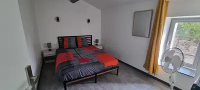 Un ou plusieurs lits dans un hébergement de l'établissement Maison proche Grand Parc 2 Chambres