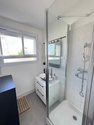 Salle de bains dans l'établissement T3 à Angers idéal pros - parking gratuit