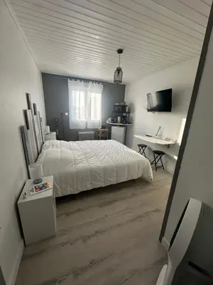 Un ou plusieurs lits dans un hébergement de l'établissement Chambre équipée centre Le Fenouiller proche mer