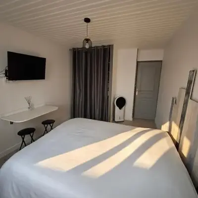 Chambre équipée centre Le Fenouiller proche mer