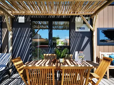 Télévision ou salle de divertissement dans l'établissement Mobil home Prestige - Terrasse à Saint-Jean-de-Monts - API-1-52-1114