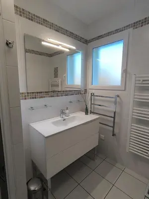 Salle de bains dans l'établissement La Parenthèse colorée - spacieux - 12mn du Parc