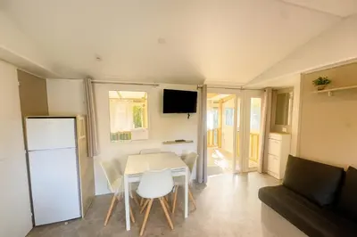 Plan de l'établissement La Lodge Océane avec piscine, plage à pied