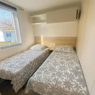 Plan de l'établissement La Lodge Océane avec piscine, plage à pied