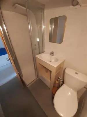 Salle de bains dans l'établissement Maison 2 pièces avec jardin Nantes Beaujoire