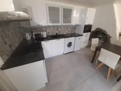 Cuisine ou kitchenette dans l'établissement Maison 2 pièces avec jardin Nantes Beaujoire