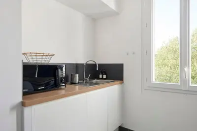 Cuisine ou kitchenette dans l'établissement Le Painlevé