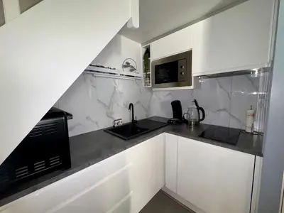 Cuisine ou kitchenette dans l'établissement Maison cosy 4 pers avec terrasse au calme - FR-1-323-594
