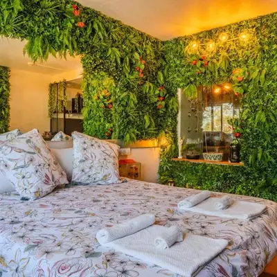 Jungleroom Vegetal and romantic