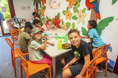 Clients de l'établissement ZEcamping 4 à 1km de la plage parc aquatique dog friendly club enfant