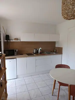 Cuisine ou kitchenette dans l'établissement Studio 6 équipé proche aéroport naval groupe