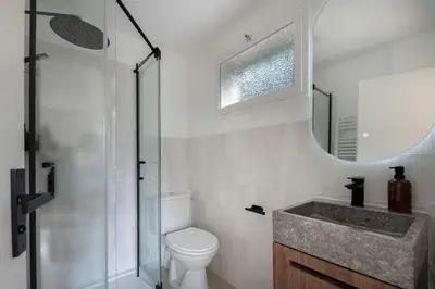Salle de bains dans l'établissement Maison avec jardin à deux pas de la plage