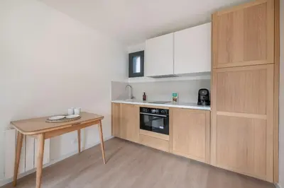 Cuisine ou kitchenette dans l'établissement Maison avec jardin à deux pas de la plage