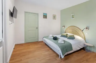 Un ou plusieurs lits dans un hébergement de l'établissement Chambres & sde privatives dans maison partagée