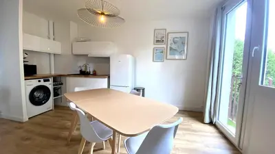 Cuisine ou kitchenette dans l'établissement T2 refait à neuf Quartier Chantenay avec Parking