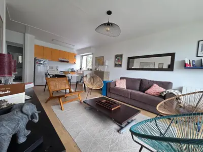 Coin salon dans l'établissement Appartement vue mer pour 2 avec balcon et parking - FR-1-364-186