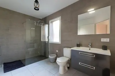 Salle de bains dans l'établissement L'air de Riez