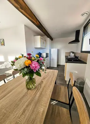 Cuisine ou kitchenette dans l'établissement Gîte de Charme à 5 min du Parc, la p'tite Crume