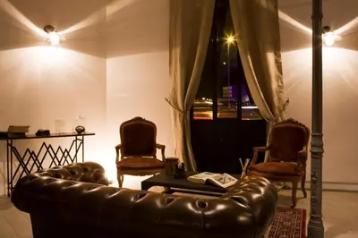 Coin salon dans l'établissement Sur les pas de Jules Verne