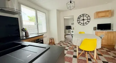 Cuisine ou kitchenette dans l'établissement A-Tribord