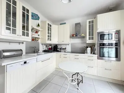 Cuisine ou kitchenette dans l'établissement Les Sylphes - Parking, WiFi, TV, 350 m de la mer