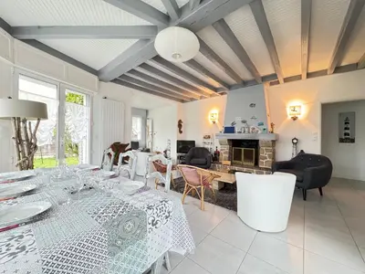 Coin salon dans l'établissement Les Sylphes - Parking, WiFi, TV, 350 m de la mer