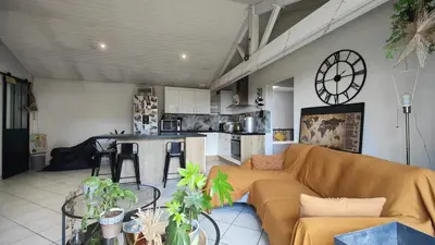 Cuisine ou kitchenette dans l'établissement Charmante maison t3 avec 2 chambres et jardin clos