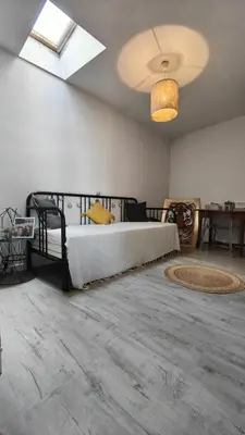 Un ou plusieurs lits dans un hébergement de l'établissement Charmante maison t3 avec 2 chambres et jardin clos